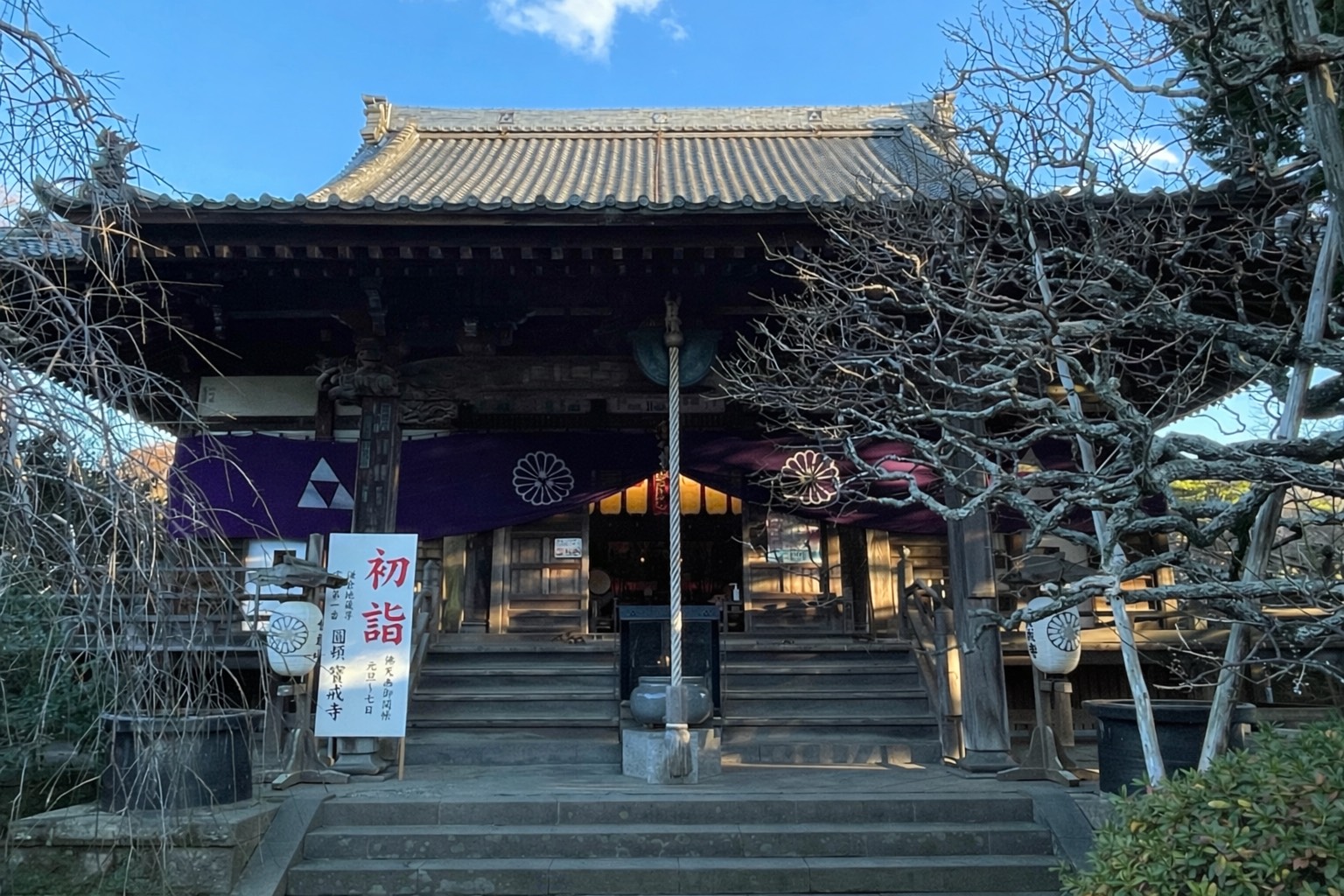 宝戒寺の美しい境内