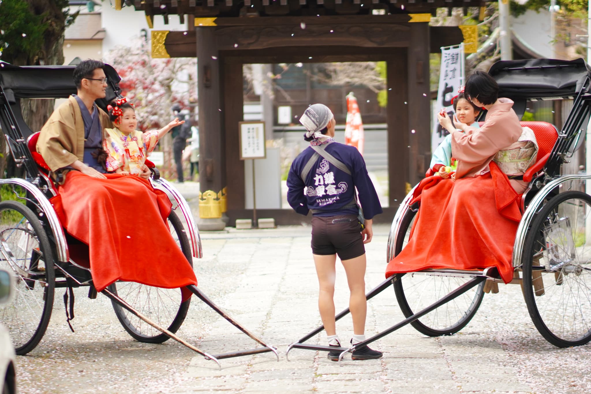 鎌倉の街並みを人力車で巡る